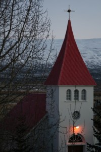 Vallaneskirkja-2-333x500